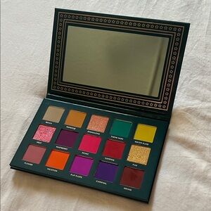 Ace Beaute Eyeshadow Palette - Vibrant Colors